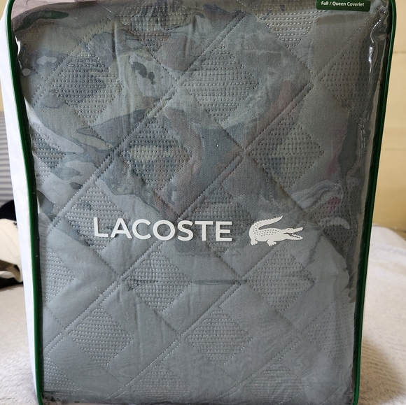 Lacoste Coverlet - Picture 2 of 5